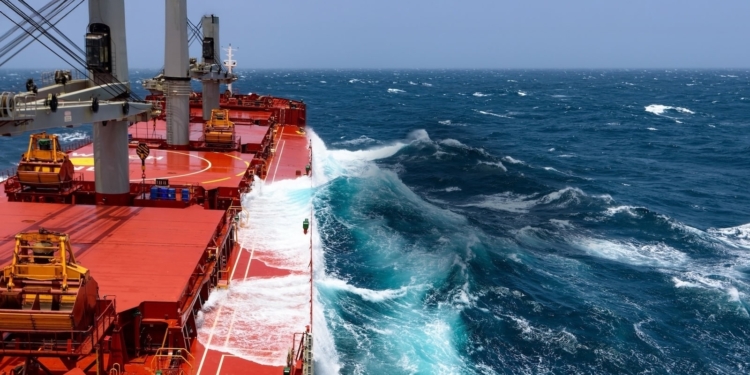 کاهش شتاب اقتصاد چین و تلاطم در بازار‌های حمل‌ونقل دریایی در آستانه ۲۰۲۶