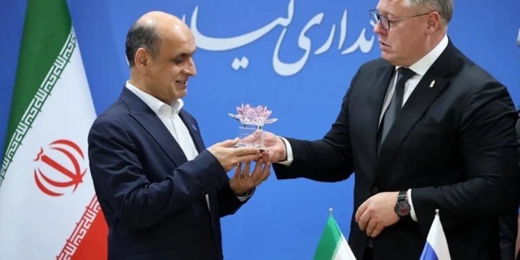 ​توسعه پرواز رشت–آستراخان و تقویت کریدور ریلی / تأکید بر گسترش تردد کشتی‌ها در دریای کاسپین