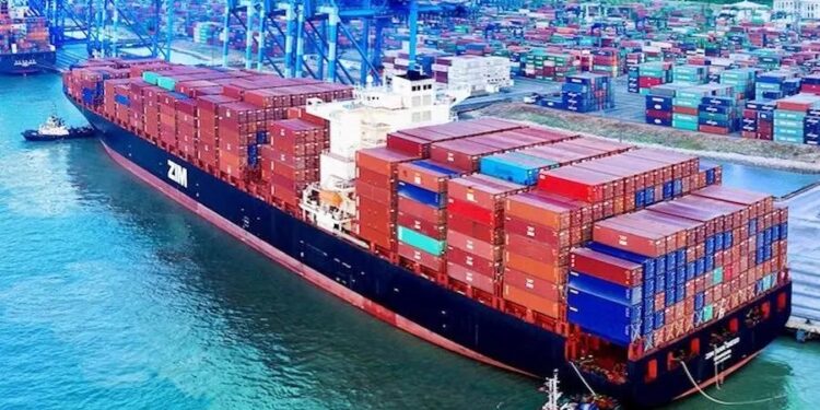 سقوط آزاد کشتیرانی اسرائیل/ کاهش درآمد شرکت کشتیرانی زیم