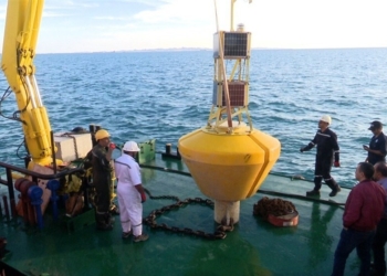 به آب اندازی بویه موج‌نگار هواشناسی در قشم