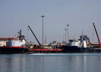 ارتقای سطح ایمنی بندر کیش با استقرار شناور چندمنظوره آتش‌خوار