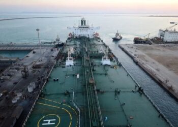 پارادوکس نفتکش‌ ها! / چگونه ایران 3 برابر عربستان نفتکش دارد اما یک‌ ششم آن نفت صادر می‌ کند؟