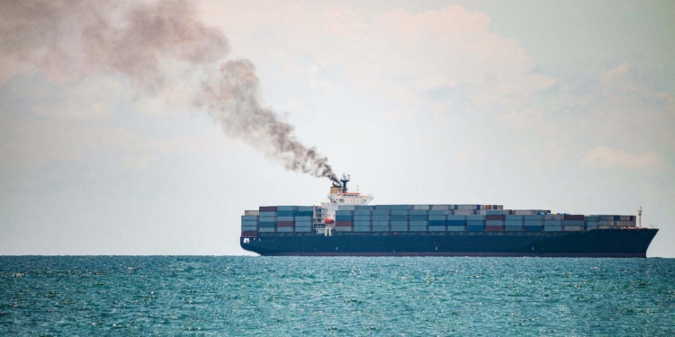 کشتیرانی جهانی با وجود تعویق عوارض کربن، مسیر سبز را ترک نکرد