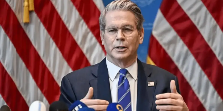 آمریکا به دنبال ائتلاف برای باز کردن تنگه هرمز/ ماجرای اسکورت نفتکشها چیست؟