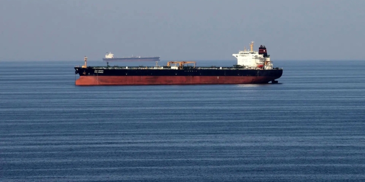 تنگه هرمز برای همه به جز «دشمنان» باز است