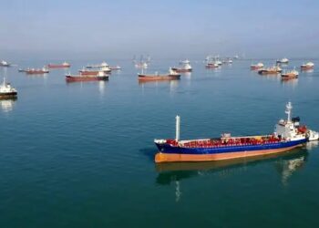 حق بیمه کشتی‌ های عبوری از تنگه هرمز ۱۲ برابر افزایش یافت