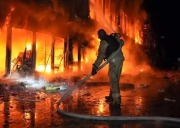 حمله پهپادی اوکراین بندری در روسیه را گرفتار حریق کرد