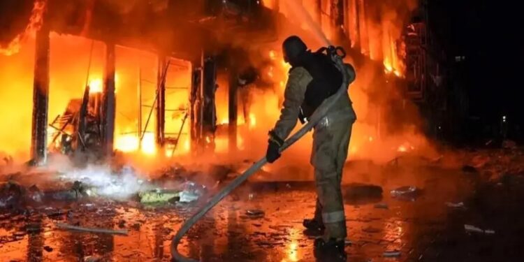 حمله پهپادی اوکراین بندری در روسیه را گرفتار حریق کرد