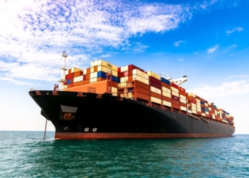 شهادت یک دریانورد تجاری حین مأموریت بر روی عرشه کشتی