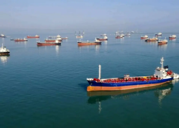 عبور یک کشتی با پرچم هند از تنگه هرمز