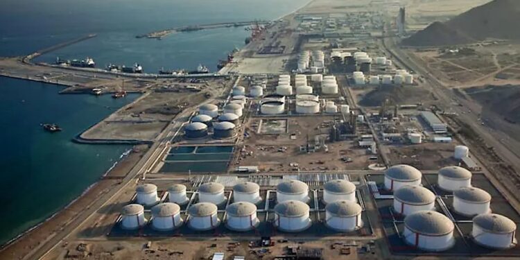 فجیره زیر آتش/ توقف بارگیری نفت در بندر راهبردی امارات