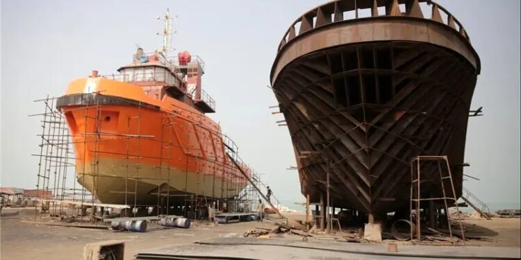 بخش های مختلف شرکت کشتی سازی اروندان در تجاوز دشمنان آسیب دیده است