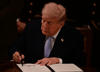 ترامپ بار دیگر قانون ۱۰۰ ساله کشتیرانی را تعلیق کرد