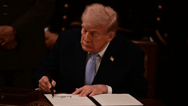 ترامپ بار دیگر قانون ۱۰۰ ساله کشتیرانی را تعلیق کرد