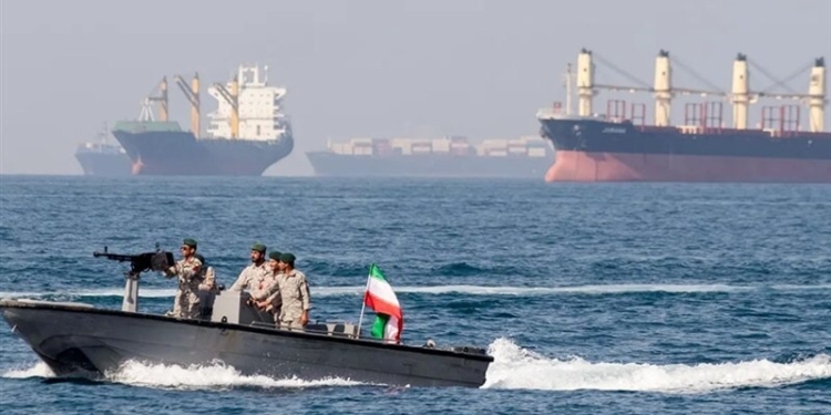 حق بیمه عبور کشتی از تنگه هرمز ۲۵ برابر شد