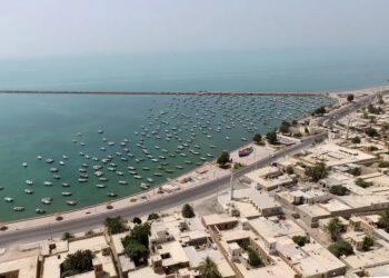 حمله دشمن به اسکله بندر چارک؛ یک شهید و ۴ شناور آسیب دید