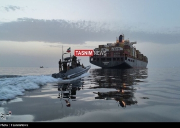 سپاه کشتی کانتینری اسراییل را در تنگه هرمز توقیف کرد + تصویر