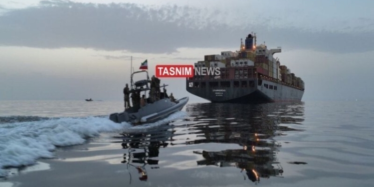 سپاه کشتی کانتینری اسراییل را در تنگه هرمز توقیف کرد + تصویر