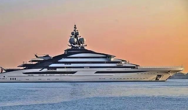 عبور ابرقایق تفریحی میلیاردر روس از تنگه هرمز