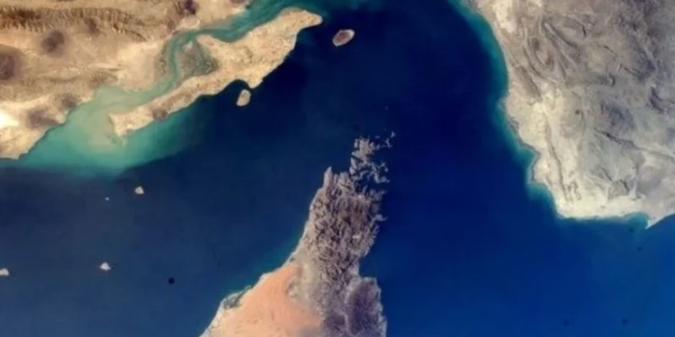 عبور اولین کشتی کروز پس از ۴۷ روز از تنگه هرمز