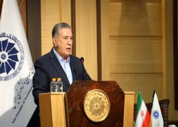 لزوم تهیه لایحه دریافت عوارض از تنگه هرمز از سوی دولت