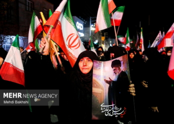 موج ۵۵ ایستادگی قمی‌ها پای وطن