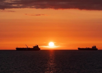 ورود ۲ نفتکش به خلیج فارس از طریق تنگه هرمز