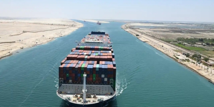 کاهش عبور از سوئز؛ دماغه امیدنیک همچنان غالب است