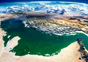 کشتی های عبوری از تنگه هرمز باید «عوارض زیست محیطی» بپردازند