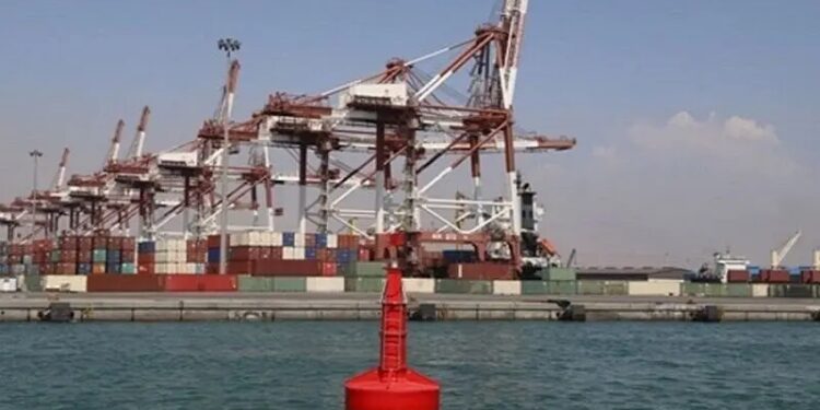 نشانه گذاری محل شناورهای غرق شده جنگ تحمیلی در سواحل هرمزگان