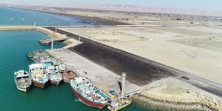 سیریک به قطب ترانزیت خودرو تبدیل می شود