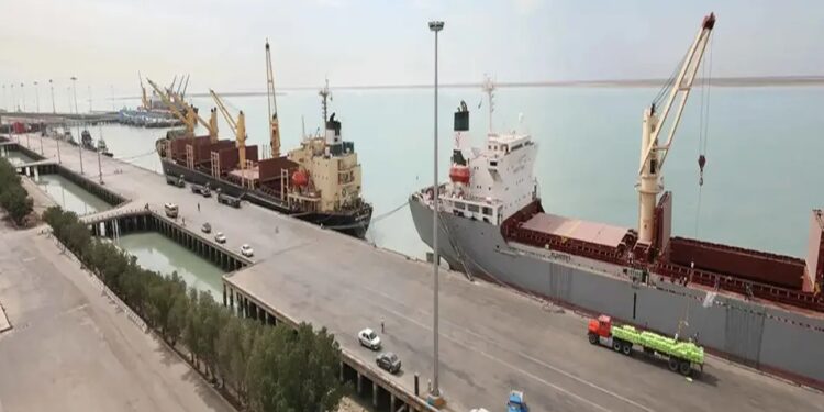 نوسازی خطوط ریلی مجتمع بندری امام خمینی(ره) با اعتبار ۱.۵ هزار میلیارد تومانی